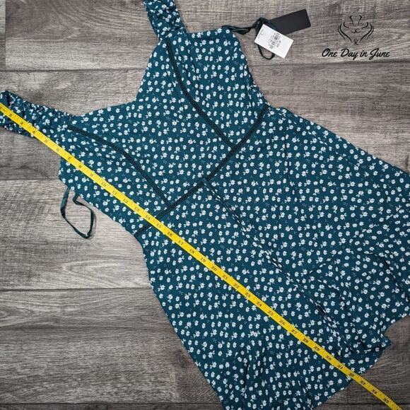 City Triangles Fit & Flare Lined Dress Size M - Picture 6 of 7